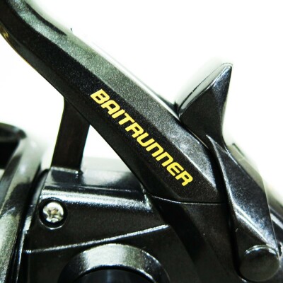 reel shimano baitrunner 12000 The Baitrunner D combines todays technology with legendary performance and durability. Incoporating all the latest techonology such as the Propulsion Line Management System to S A-RB bearings, the new compact profile lineup fo Baitrunners can handle nearly any live-bait application from the new small 4000 size for freshwater and inshore species to the large 12000 size for Bluewater.