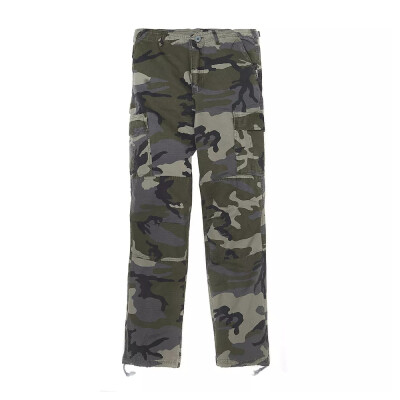 These Fostex BDU (Battle Dress Uniform) pants in the camouflage color street camo are very strong outer pants, adjustable via the waistband with adjustable straps and fit perfectly. The pants are made of 100% ripstop cotton and are stonewashed. Ideal to wear outside for garden work, or use for camping, scouting, survival, paintball and airsoft activities. The pants have two front pockets, two thigh pockets that can be closed with two buttons, two back pockets that can be closed with buttons and a fly closure with a zipper. Cotton rip fabric is a very strong fabric that is specially woven and feels a bit thinner than otherwise woven cotton. It is therefore lightweight and very suitable for a natural environment such as forest, fields, meadows or mountains.