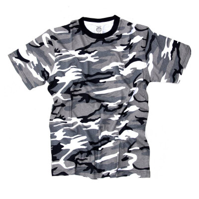 Nice basic camouflage t-shirt for men with tapered neck. Material: 100% cotton.