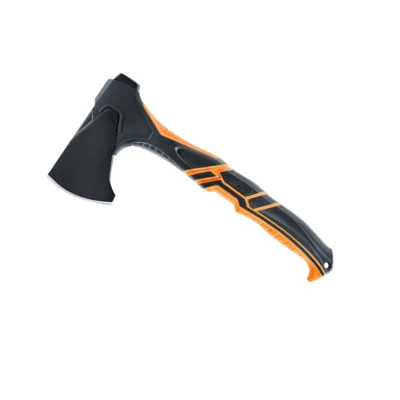 THE UMAREX ALPINA SPORT ODL AXE (5.0780) is a compact and handy tool. Thanks to its solid carbon steelworkmanship, it is extremely durable. In addition, the blade is covered with black paint, which protects it from corrosion. It works well in everyday work, as well as in survival. Rubber-coated plastics were used to produce the shaft. The texture of the handle prevents the axe from slipping even with wet hands. The set includes a nylon cover with the possibility of mounting at the waist.