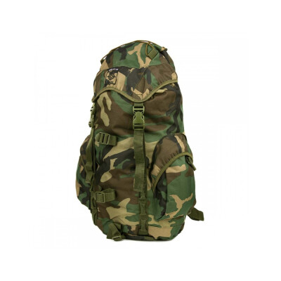 The backpack features a large compartment with a drawstring can be drawn and closed with two Duraflex buckles. In addition, the backpack features two side mesh pockets with zips for more storage. Because the connections of Fastex are made, they are extra strong. The backpack is at various points reinforced with cordura and water-repellent. Through the wire mesh at the back ensures the bag for proper ventilation for extra comfort. The extra sturdy schouderbescherming creates a lot of extra comfort on the shoulders. By the built-in rain cover the bag under all circumstances.
